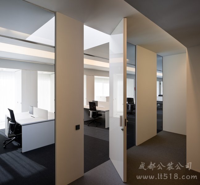 成都現代辦公室裝修風格哪家工裝裝修公司好？